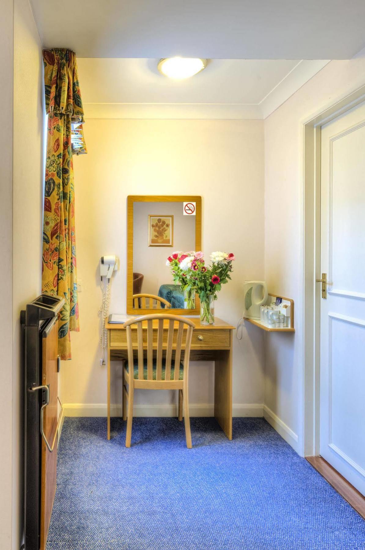 Flexistay Reading West Aparthotel - With Communal Kitchen Use Extérieur photo
